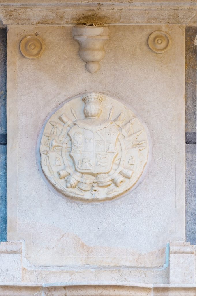 Escudo de armas en el exterior del Palacio Solecio